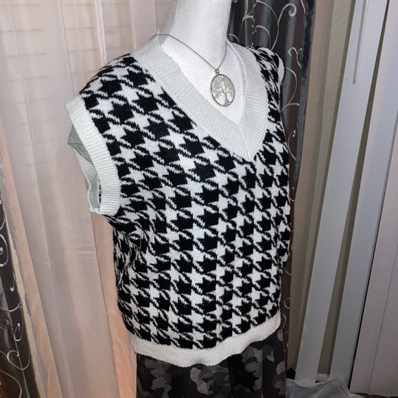 Pink Rose houndstooth knit sweater vest black and White  Pattern GUC unisex Sm - Picture 2 of 12